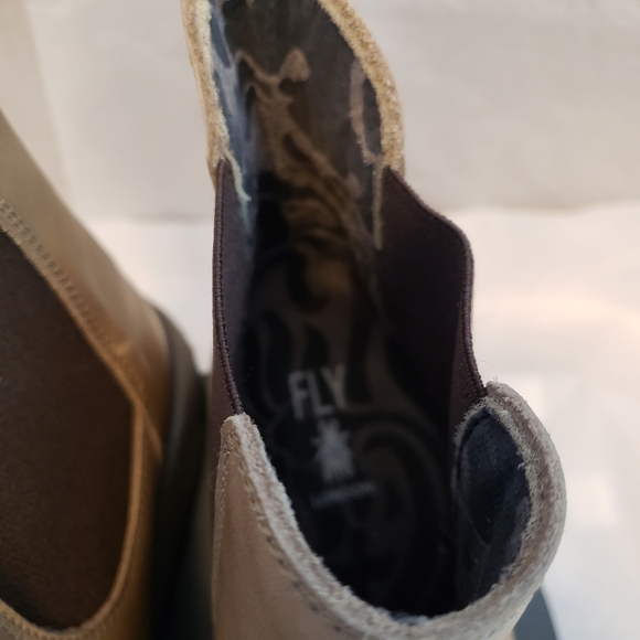 Fly London Women's Salv' Chelsea Chunky Lugged Wedge Boot Size 10.US 41… - Picture 6 of 9